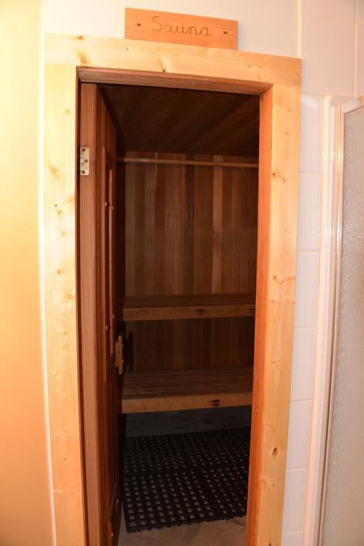 Kicking Horse Canyon Guest House Golden Zimmer foto