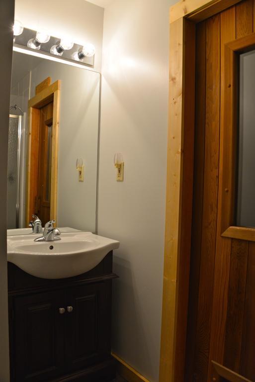 Kicking Horse Canyon Guest House Golden Zimmer foto