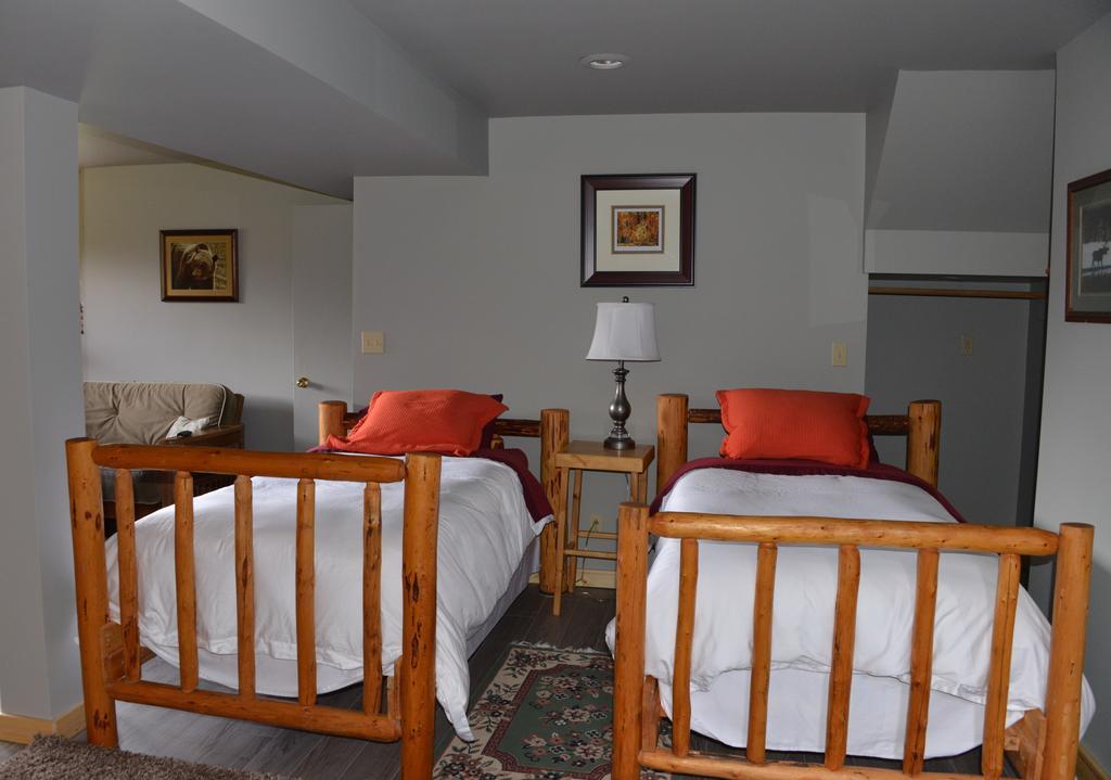 Kicking Horse Canyon Guest House Golden Zimmer foto